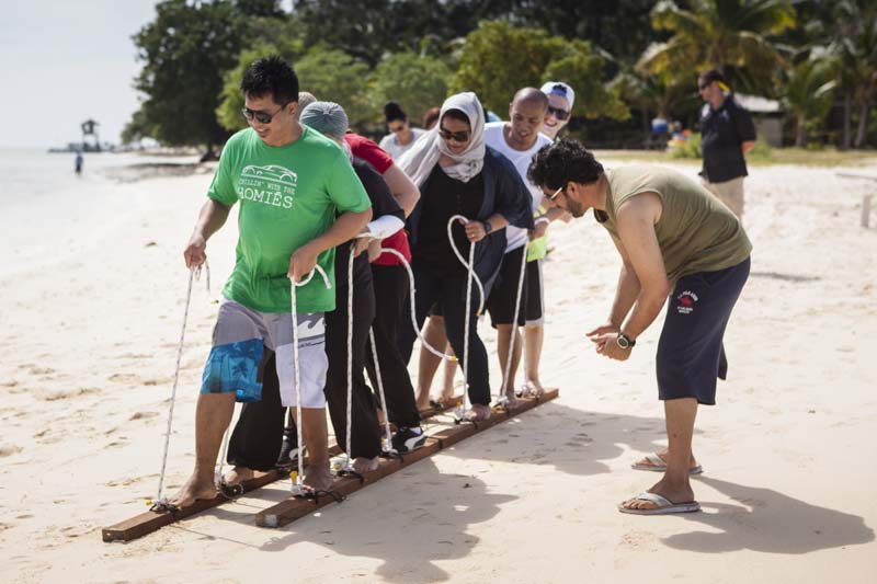 on-a-rope pull group workshop corporate teambuilding and adventure program