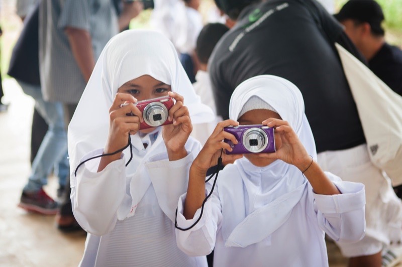 connectocean outreach initiative kids photography workshop borneo